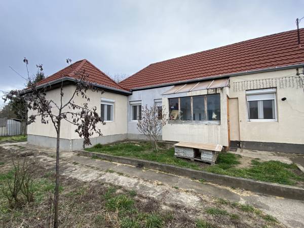 eladó családi ház, Mende
